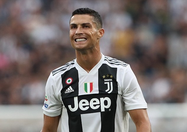 Ronaldo lao đầu vào phòng tập, khoe cơ bắp cuồn cuộn - Bóng Đá