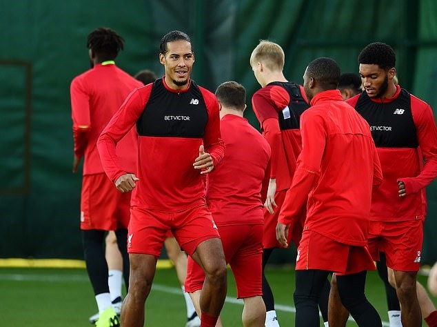 Salah và Van Dijk lành lặn, HLV Kopp cười tươi trên sân tập - Bóng Đá
