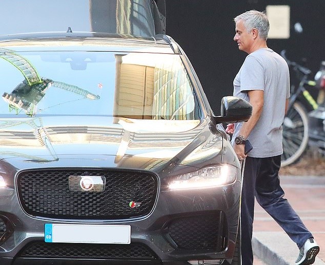 Ảnh Man UTd hội quân Mourinho - Bóng Đá