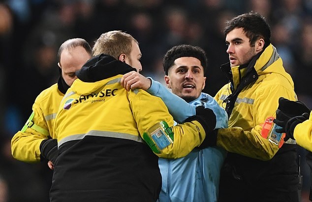 Những điều có thể bỏ lỡ vòng 25 Premier League tối qua: Mảnh giấy 'diệt' Quỷ đỏ! - Bóng Đá
