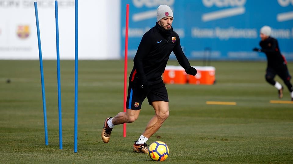 Chùm ảnh: Barcelona tập luyện - Bóng Đá