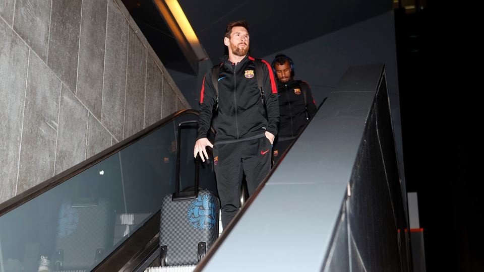 Chùm ảnh: Barcelona hành quân đến Madrid - Bóng Đá