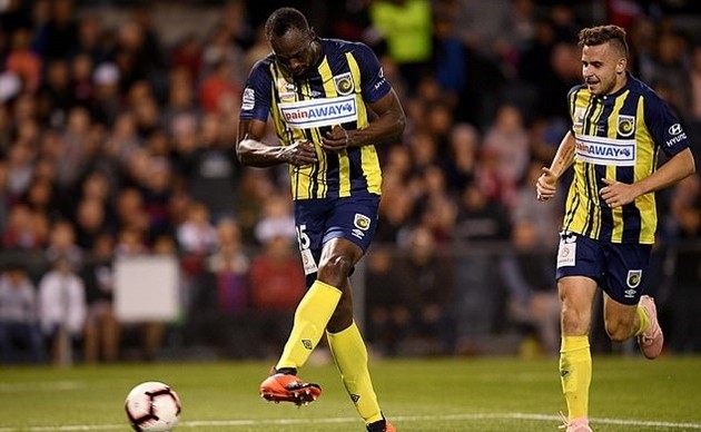 Bolt ra mắt ấn tượng, được ngay một câu lạc bộ châu Âu chào mời - Bóng Đá