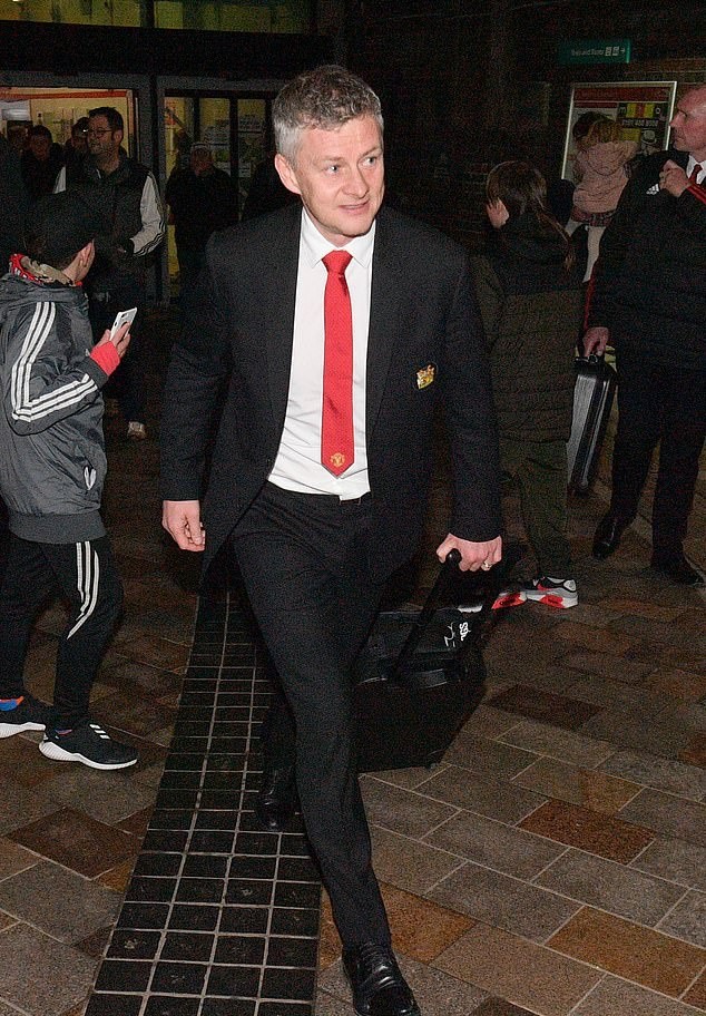 Ảnh Man Utd trở lại Manchester - Bóng Đá