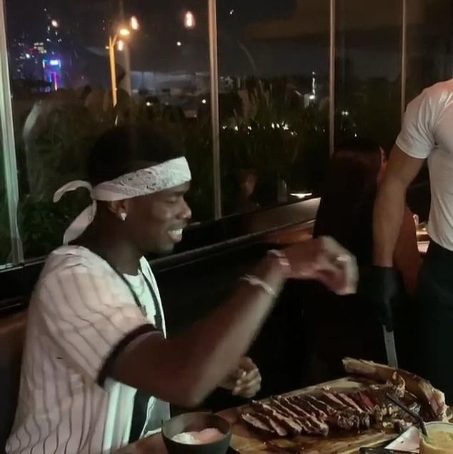 Ăn tối với Messi, Pogba thưởng thức trào lưu 
