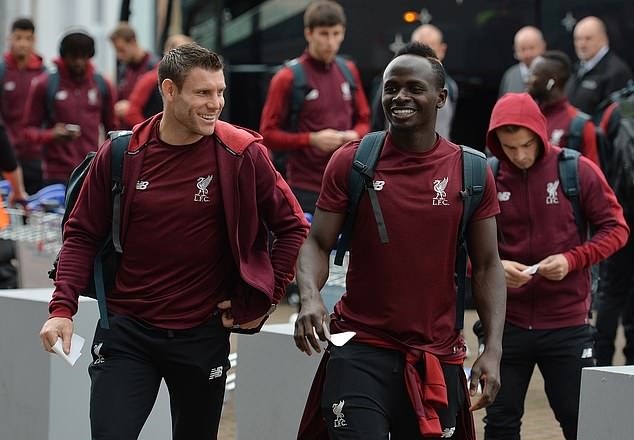 Salah tỏ ra 'lạc quẻ' khi cùng Liverpool hành quân sang Italia - Bóng Đá