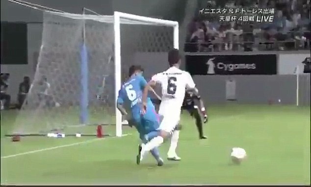 Torres 'mở tài khoản' giúp Sagan Tosu nhấn chìm đội của Iniesta - Bóng Đá