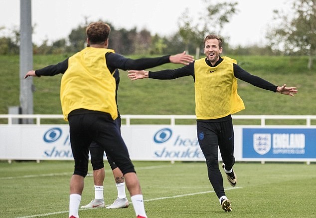 'Ăn' thẻ đỏ ở M.U, Rashford đáp trả cực chất khi lên tuyển Anh - Bóng Đá