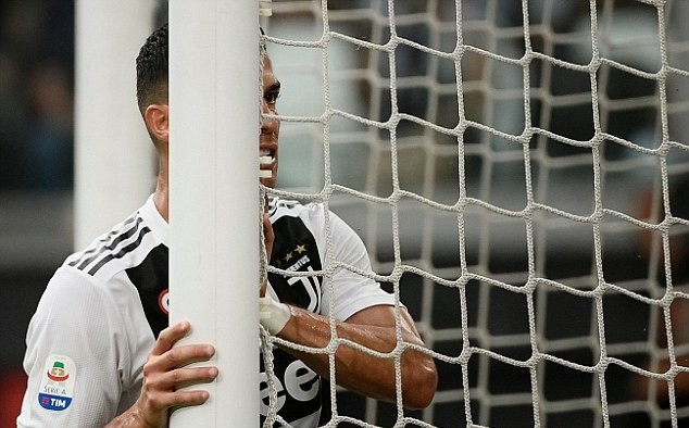 Ronaldo lao đầu vào phòng tập, khoe cơ bắp cuồn cuộn - Bóng Đá