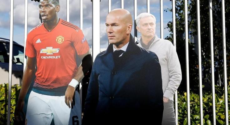 Mourinho chưa đi, Zidane đã xuất hiện khắp Old Trafford - Bóng Đá