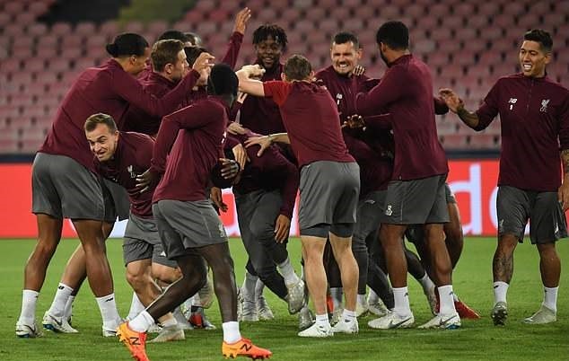 HLV Emery rê bóng điêu luyện khiến các cầu thủ Arsenal lác mắt - Bóng Đá