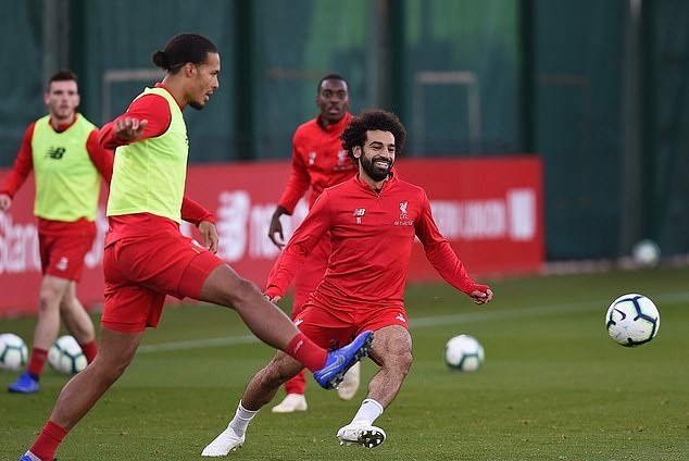 Salah và Van Dijk lành lặn, HLV Kopp cười tươi trên sân tập - Bóng Đá