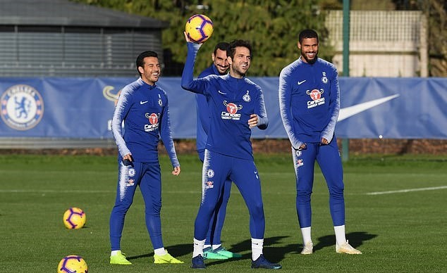 HLV Sarri gửi thông điệp đanh thép tới Giroud trên sân tập - Bóng Đá
