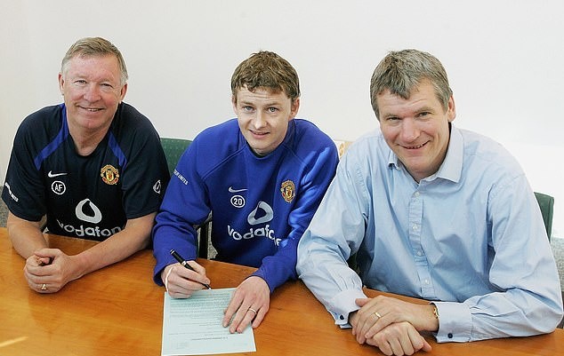 Solskjaer gặp gỡ người từng là 'thứ dữ' tại M.U trong ngày cuối TTCN mùa Đông - Bóng Đá