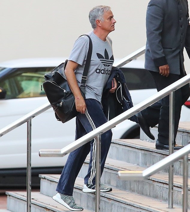 Ảnh Man UTd hội quân Mourinho - Bóng Đá