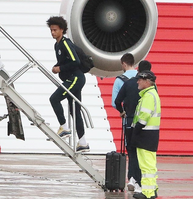 Thua sốc Lyon, 'tội đồ' của Man City vẫn chưa hoàn hồn trở lại - Bóng Đá