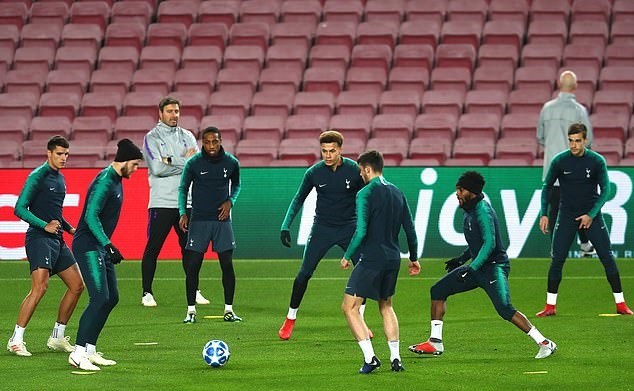 Thư thả trước giờ sinh tử, Tottenham không ngại hạ Barcelona - Bóng Đá