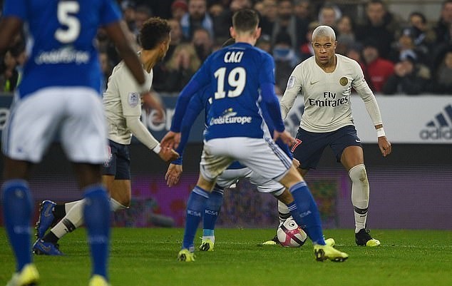 Mbappe khoe đầu bạc-- - Bóng Đá