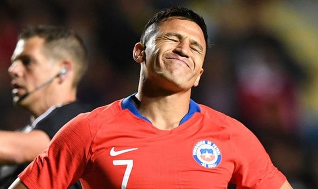 Hỏng ăn 11m, Sanchez như nổi khùng khi Chile thất trận - Bóng Đá
