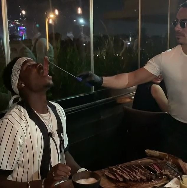 Ăn tối với Messi, Pogba thưởng thức trào lưu 