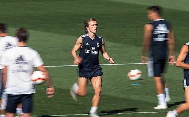 ảnh Modric khoe The Best - Bóng Đá