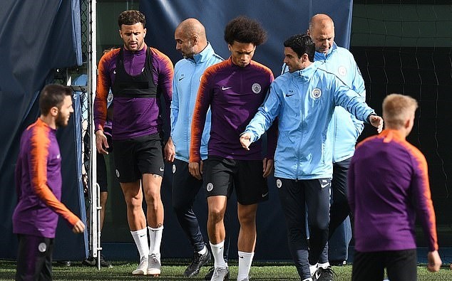 Sanchez buồn rũ rượi trên đường tới sân tập Man Utd - Bóng Đá