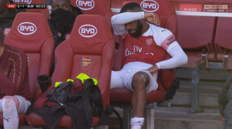 Lacazette nổi sung, bật lại HLV Emery khi bị thay ra sân - Bóng Đá