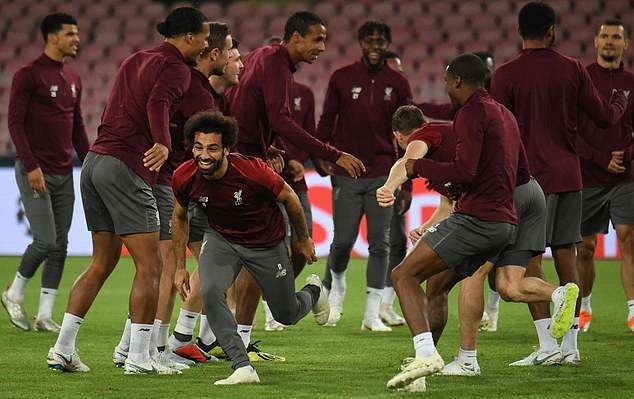 HLV Emery rê bóng điêu luyện khiến các cầu thủ Arsenal lác mắt - Bóng Đá
