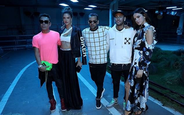 Neymar đi tuần lễ thời trang với bạn gái - Bóng Đá