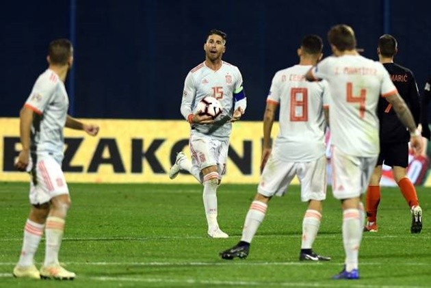 Sợ mất vị trí, De Gea đầy căng thẳng trên sân tập Tây Ban Nha - Bóng Đá