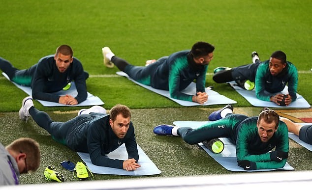 Thư thả trước giờ sinh tử, Tottenham không ngại hạ Barcelona - Bóng Đá