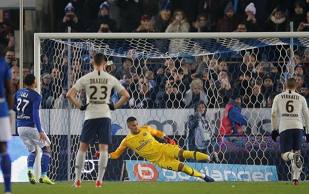 Mbappe khoe đầu bạc-- - Bóng Đá