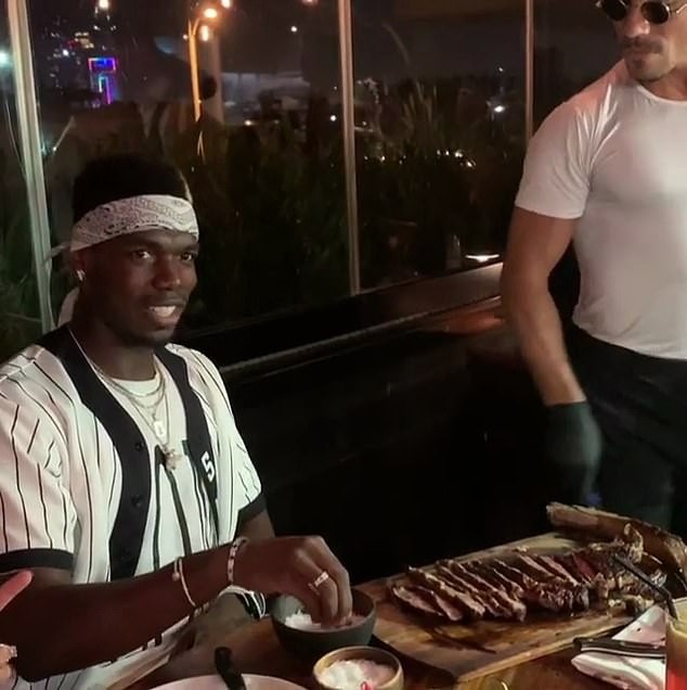 Ăn tối với Messi, Pogba thưởng thức trào lưu 