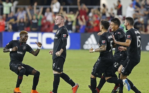 Rooney lại gây địa chấn MLS, lập cú đúp có siêu phẩm sút phạt - Bóng Đá