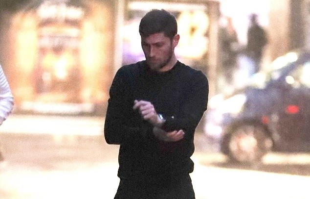 Lloris bị đồng đội ở Tottenham 'bỏ rơi' trước đại chiến Man Utd - Bóng Đá