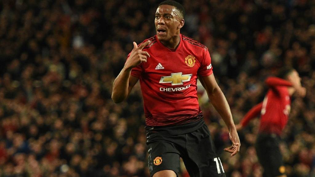 Mourinho chưa đi, Zidane đã xuất hiện khắp Old Trafford - Bóng Đá