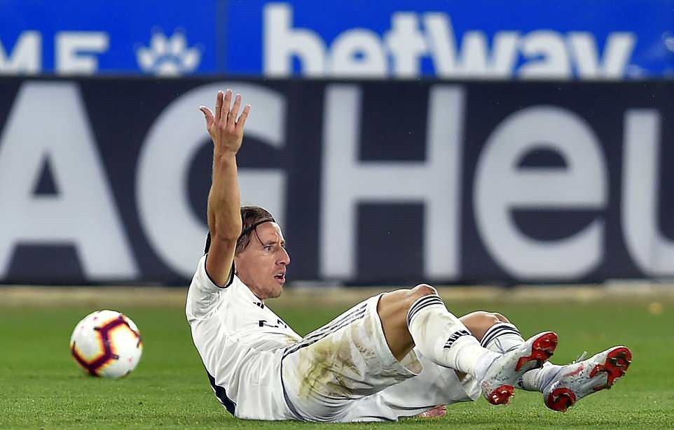 Ronaldo rực sáng trong ngày Real lập 'kỷ lục' tệ không tưởng - Bóng Đá