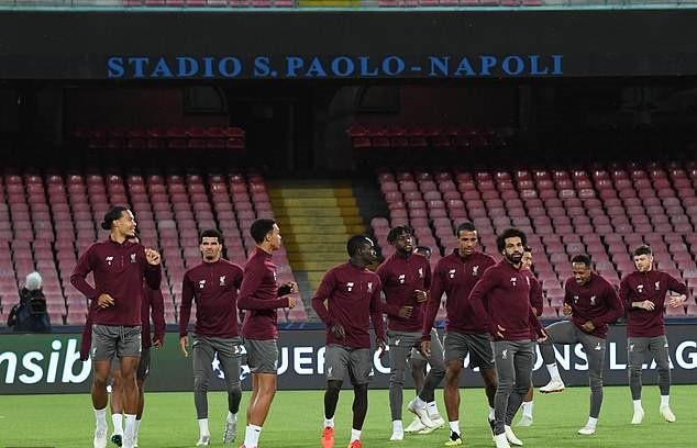 HLV Emery rê bóng điêu luyện khiến các cầu thủ Arsenal lác mắt - Bóng Đá