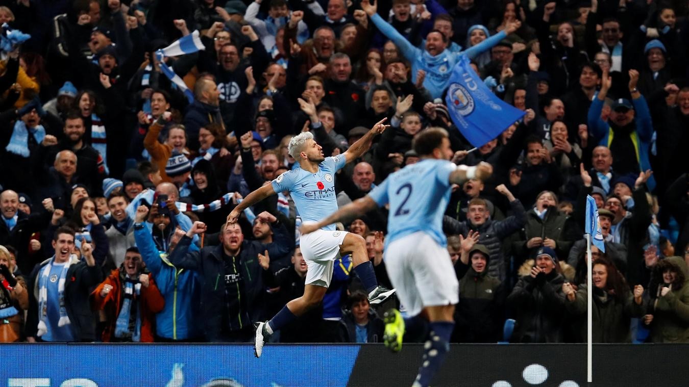 Diệt gọn Quỷ đỏ, Aguero đi đêm với gái lạ mặt - Bóng Đá