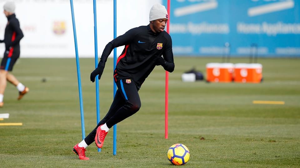 Chùm ảnh: Barcelona tập luyện - Bóng Đá