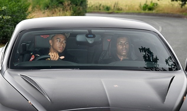 Ảnh Man United tới sân tập - Bóng Đá