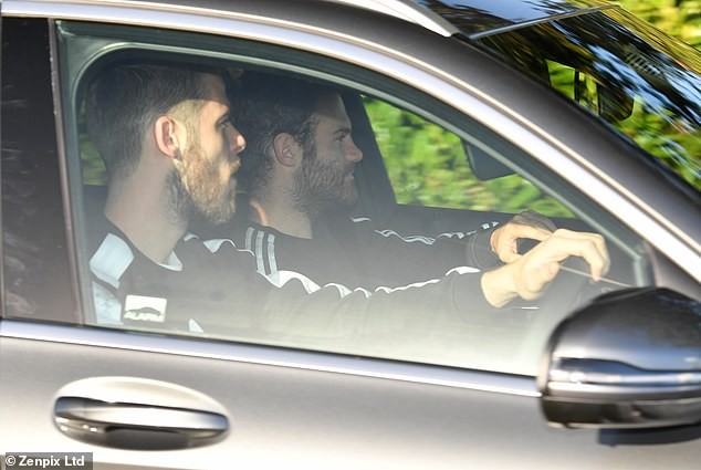 Ảnh Man Utd tới sân tập - Bóng Đá