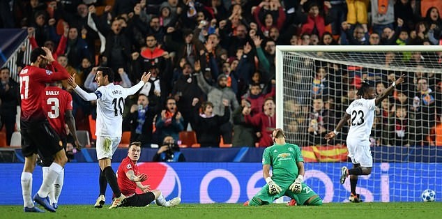 Ảnh Man United trở lại Manchester - Bóng Đá