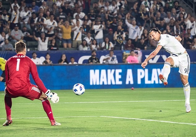 Cựu sao Arsenal phá hỏng ngày vui của Ibrahimovic ở MLS - Bóng Đá