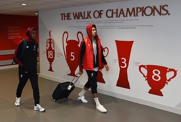 Cầu thủ Liverpool căng thẳng, phía M.U xuất hiện ninja trên sân Anfield - Bóng Đá