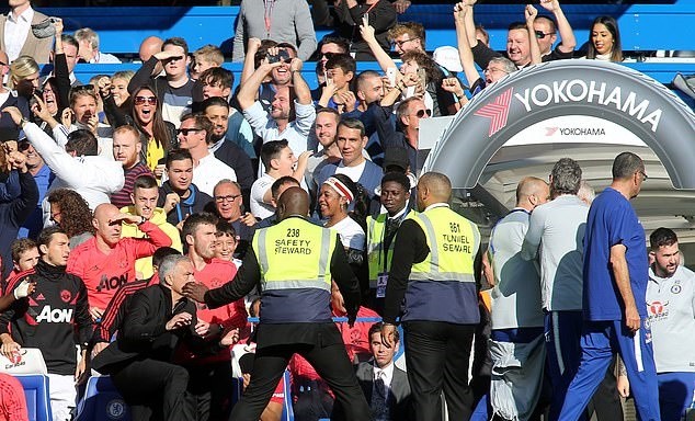 Quỷ đỏ đánh rơi 2 điểm, HLV Mourinho bực tức trở lại Manchester - Bóng Đá