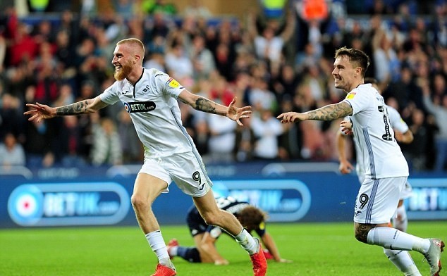 Chùm ảnh: Bielsa đưa Leeds lên ngôi đầu - Bóng Đá
