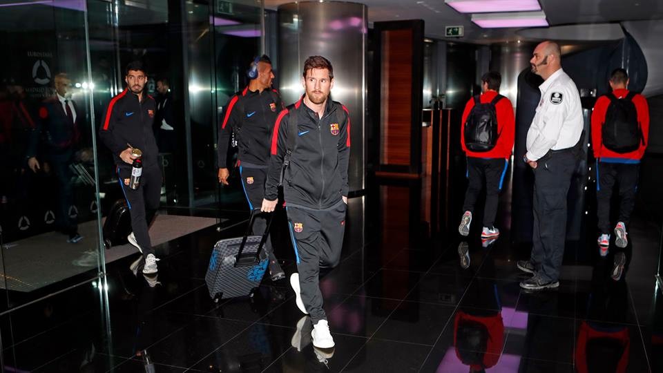 Chùm ảnh: Barcelona hành quân đến Madrid - Bóng Đá