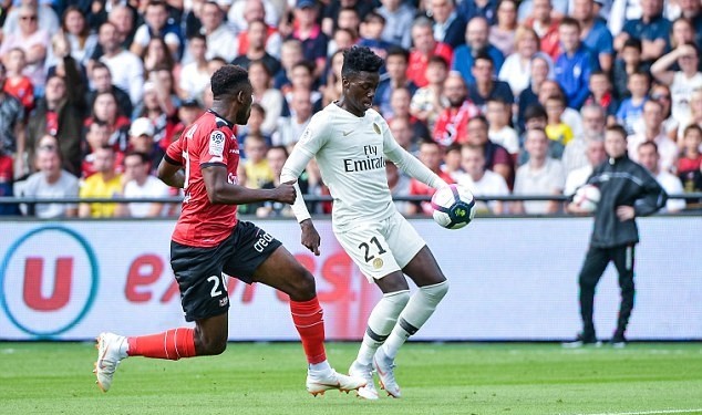 KHÓ TIN: Buffon đổi áo và hôn lên trán con trai đồng đội cũ - Bóng Đá