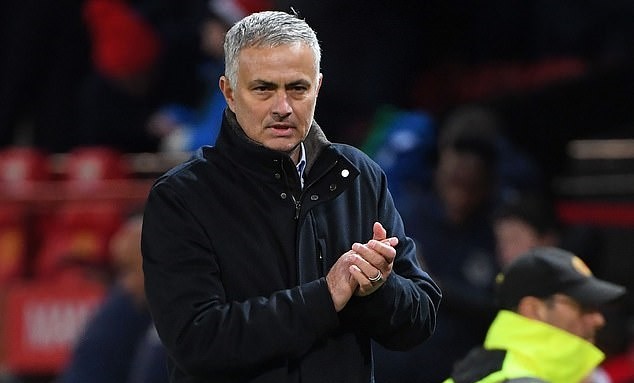 Pogba đáp trả chỉ trích bằng màn chạy đà lên xe lầy lội - Bóng Đá
